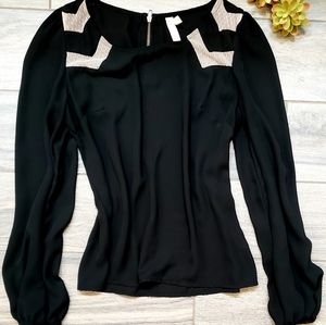 Long sleeve, loose fit blouse